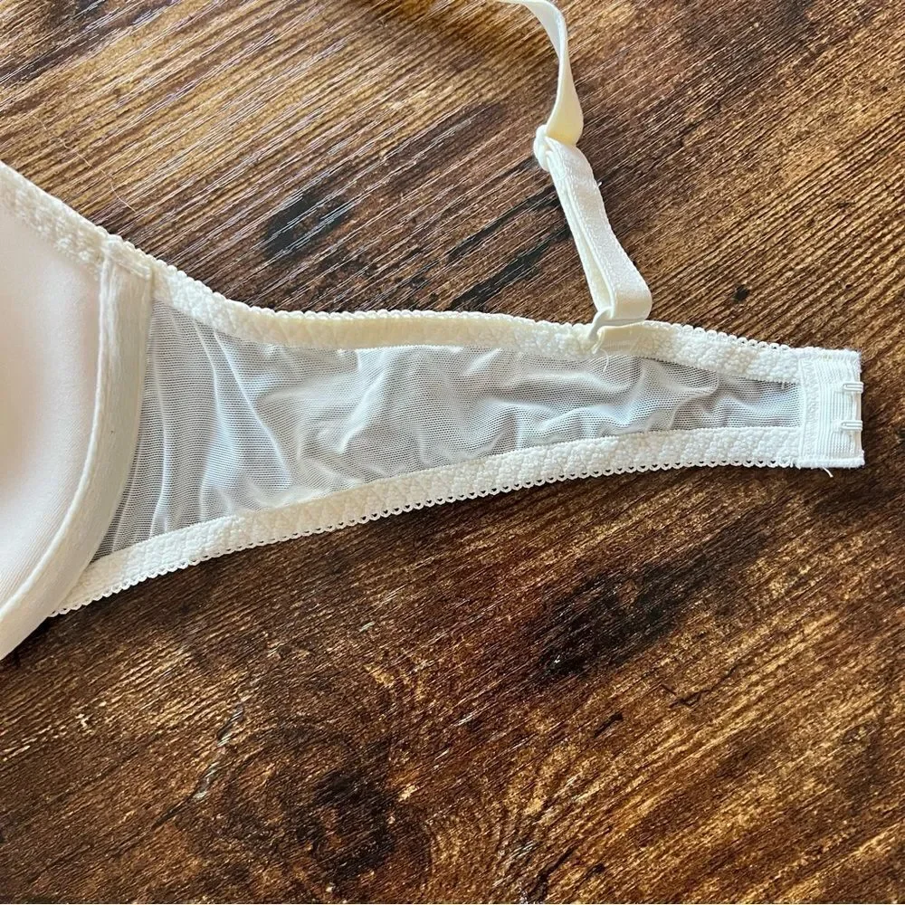 Vintage Wonderbra Cream Lace Underwire Padded Bra 36C